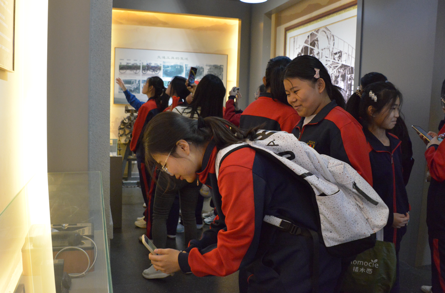 2024年3月31日雪宮中學(xué)師生到齊峰博物館開展社會(huì)實(shí)踐活動(dòng)